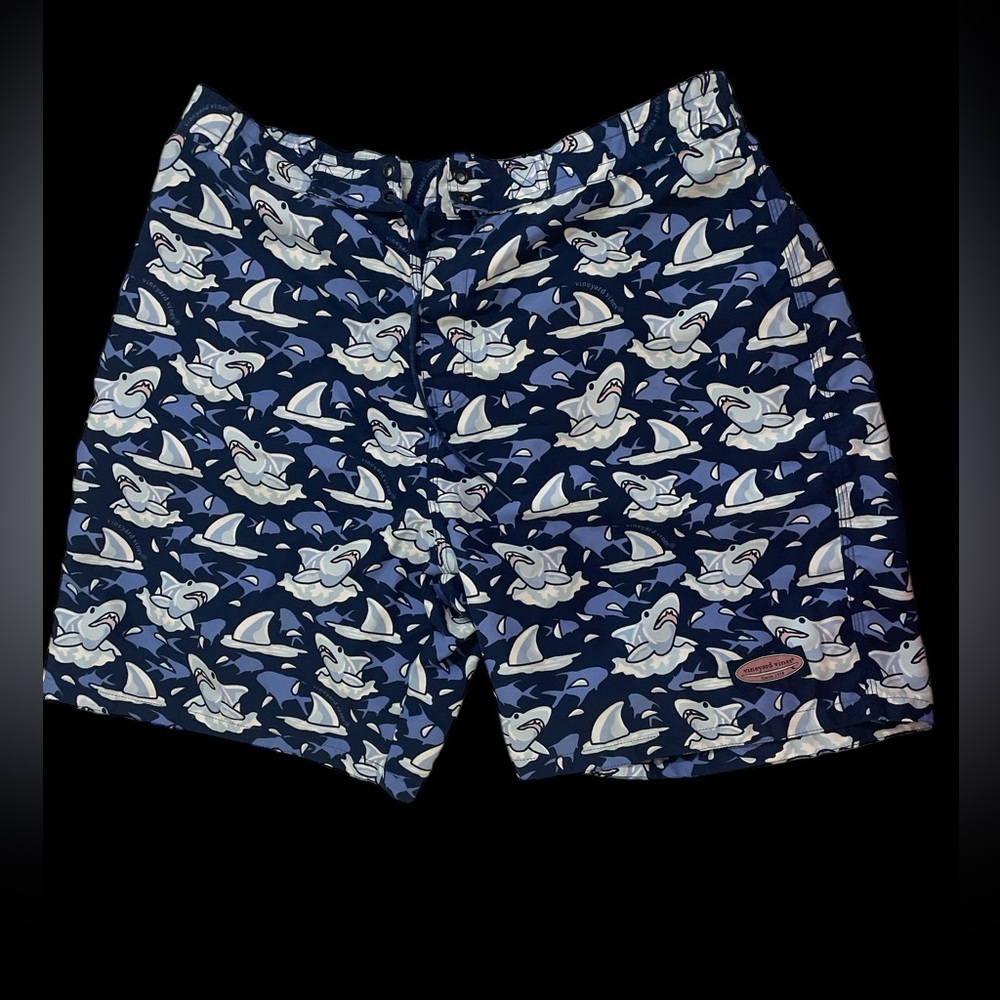 Vineyard Vines blue shark men’s swim shorts trunks bathing suit board shorts L